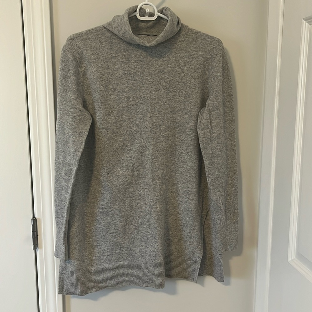Ann Taylor tunic sweater in size Large